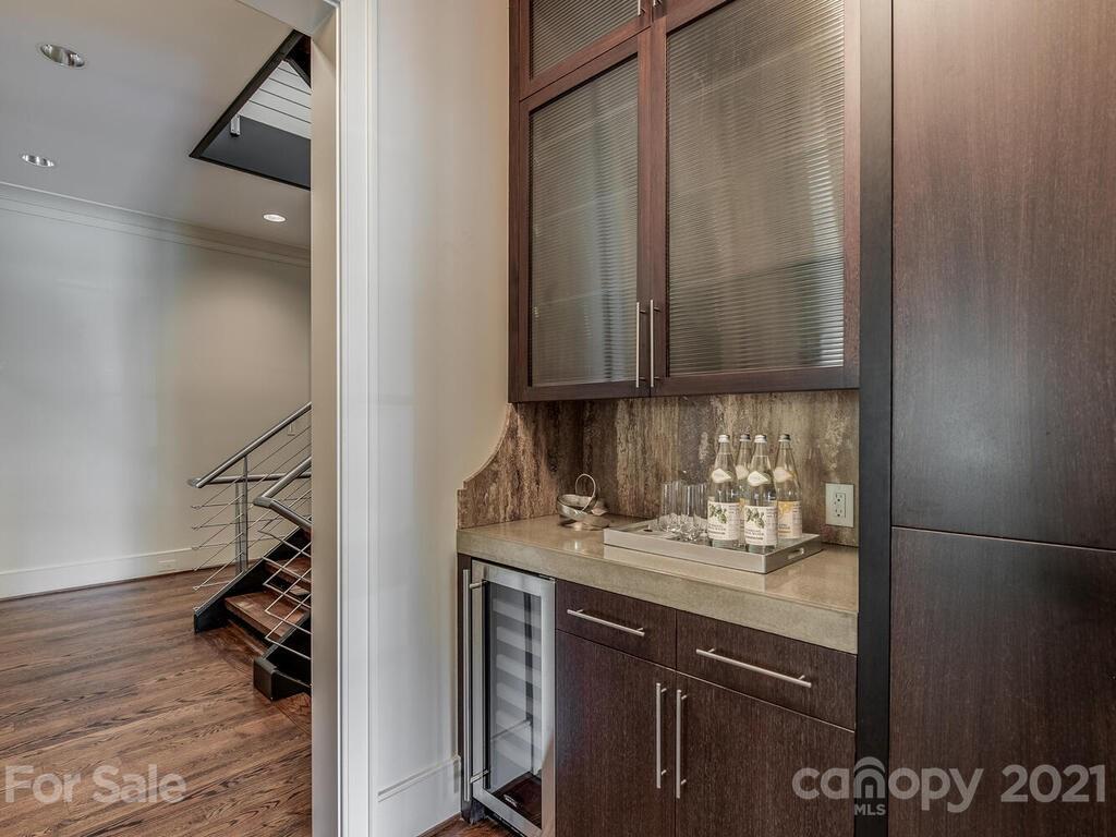 8424 Eagle Glen Charlotte, NC 28210 - Photo 11 of 48 a kitchen with a sink and cabinets