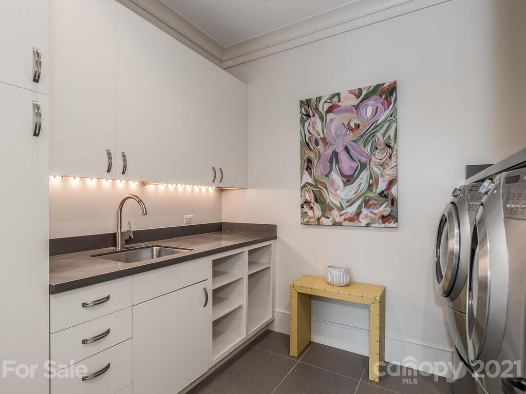 8424 Eagle Glen Charlotte, NC 28210 - Photo 23 of 48 a bathroom with a sink and a mirror