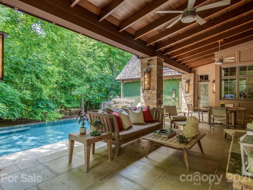8424 Eagle Glen Charlotte, NC 28210 - Photo 4 of 48 a living room with patio furniture and a potted plant