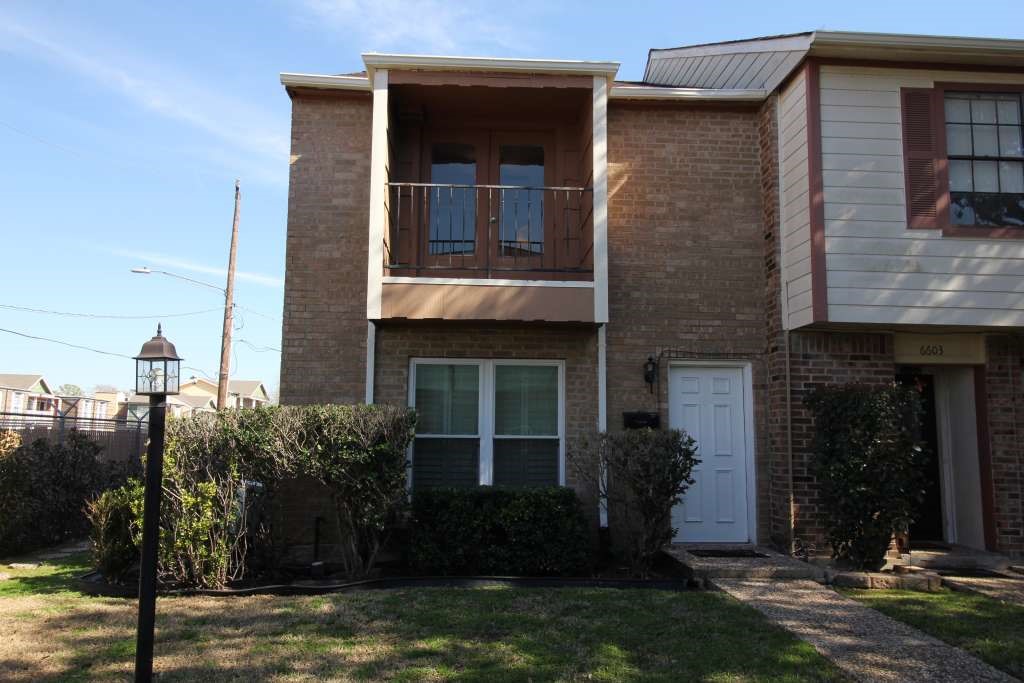 6601 Wanda Lane Houston, TX 77074 - Photo 3 of 11