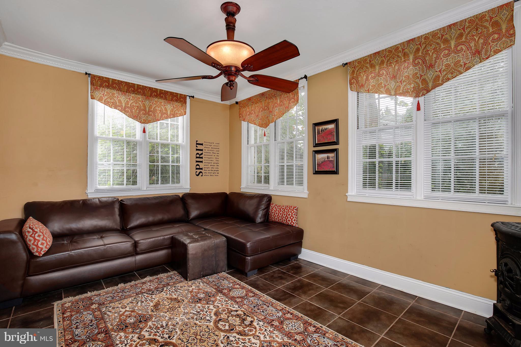 524 Overdale Road Baltimore, MD 21229 - Photo 12 of 30 Family Room