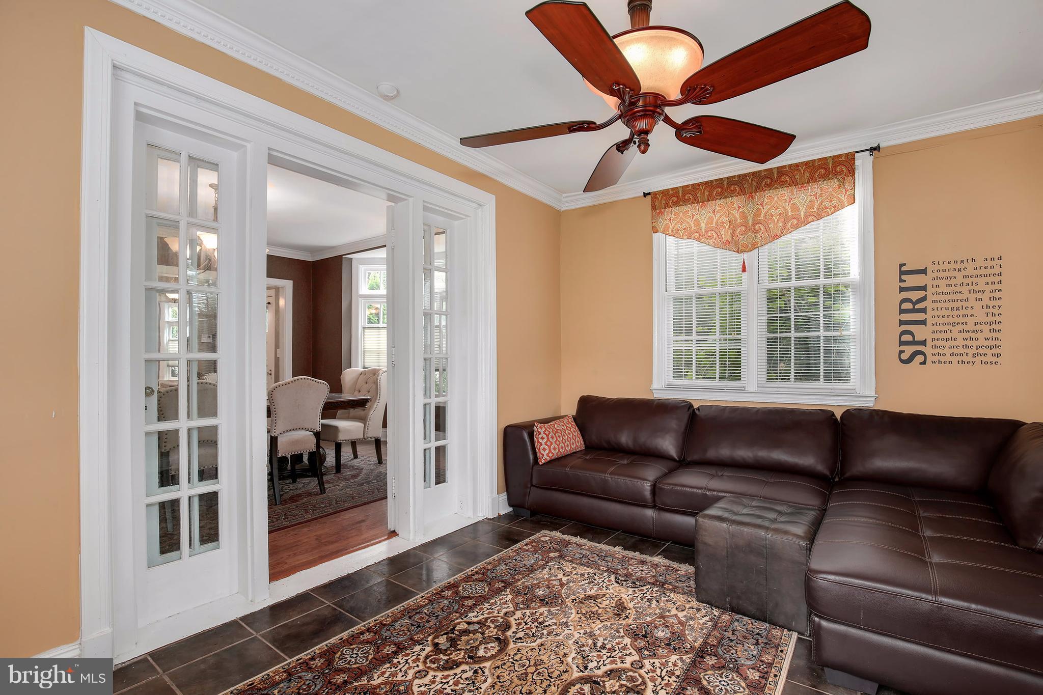 524 Overdale Road Baltimore, MD 21229 - Photo 13 of 30 Family Room