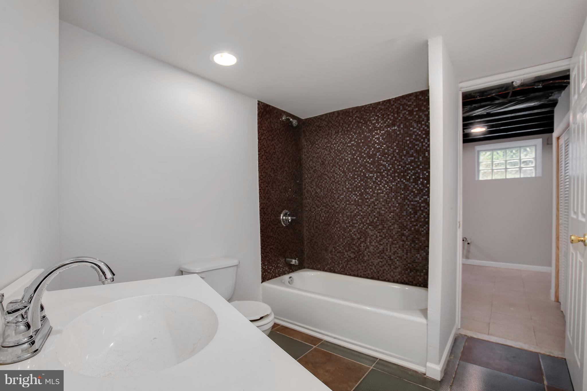 524 Overdale Road Baltimore, MD 21229 - Photo 25 of 30 Bath