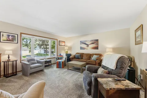 $699,000 | 250 Glenbrook Road North, Wayzata, MN 55391