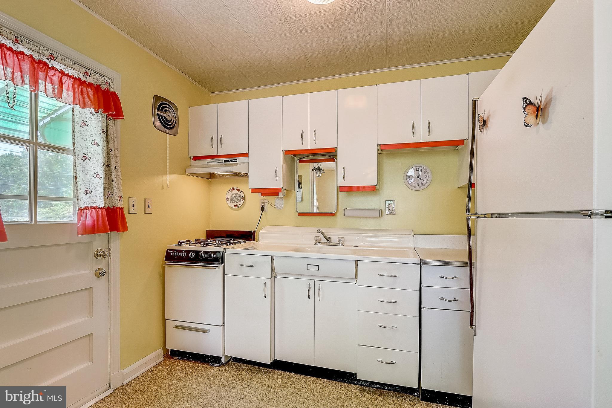 2411 Meadow Road Baltimore, MD 21222 - Photo 11 of 40