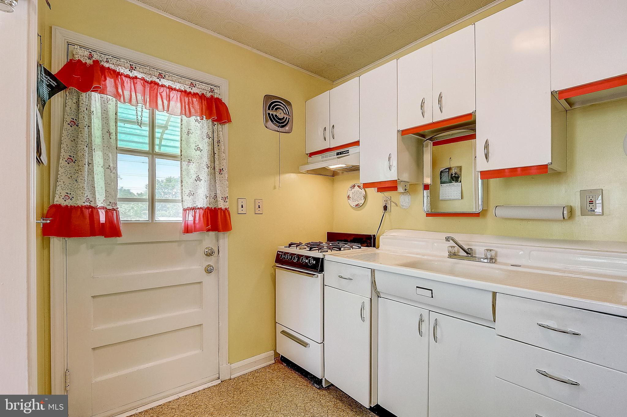 2411 Meadow Road Baltimore, MD 21222 - Photo 13 of 40