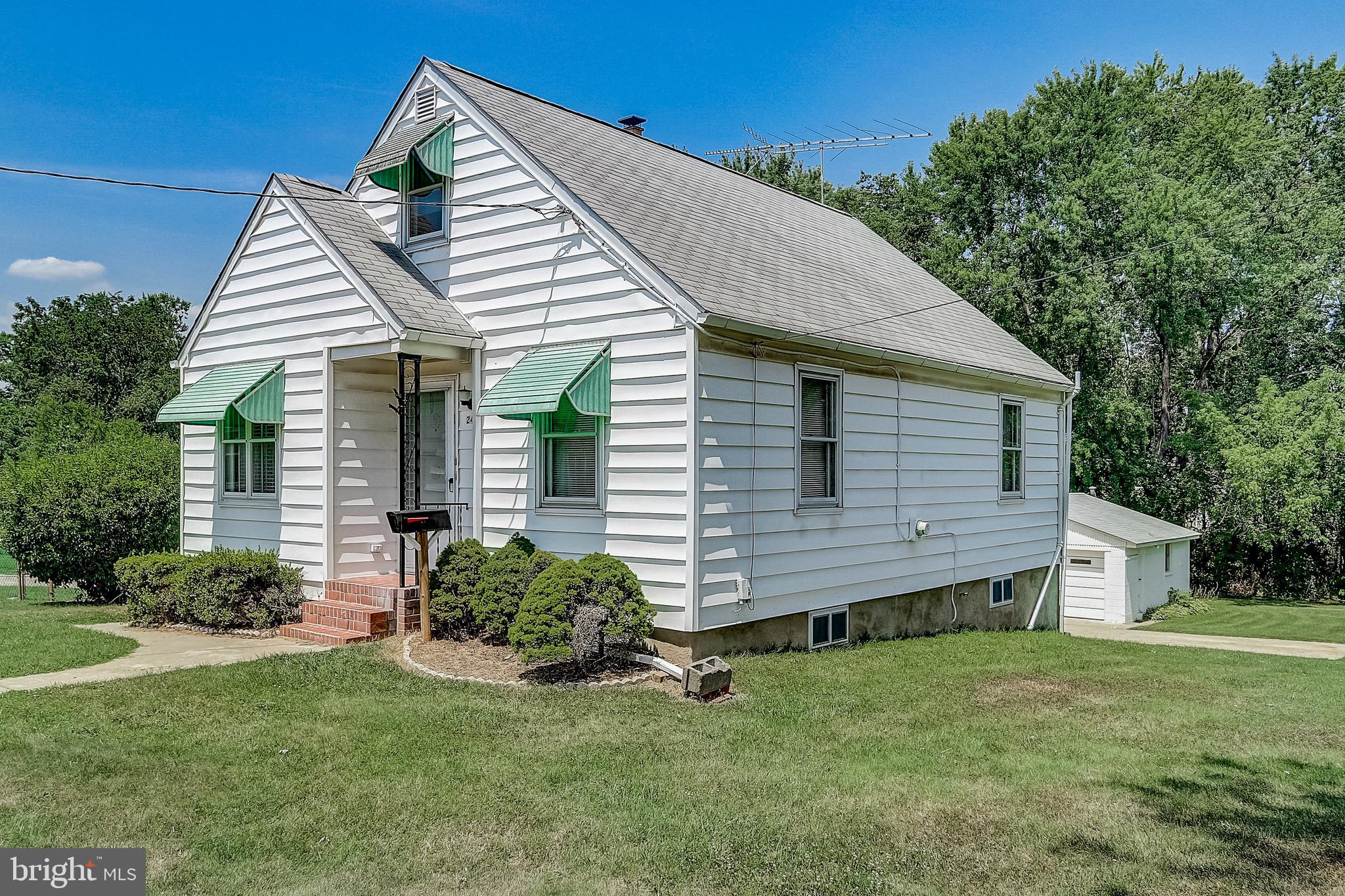 2411 Meadow Road Baltimore, MD 21222 - Photo 4 of 40