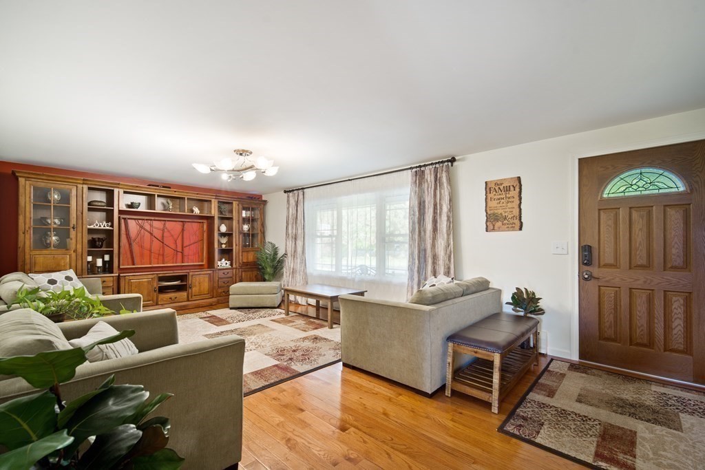 92 Russellville Road Southampton, MA 01073 - Photo 4 of 42