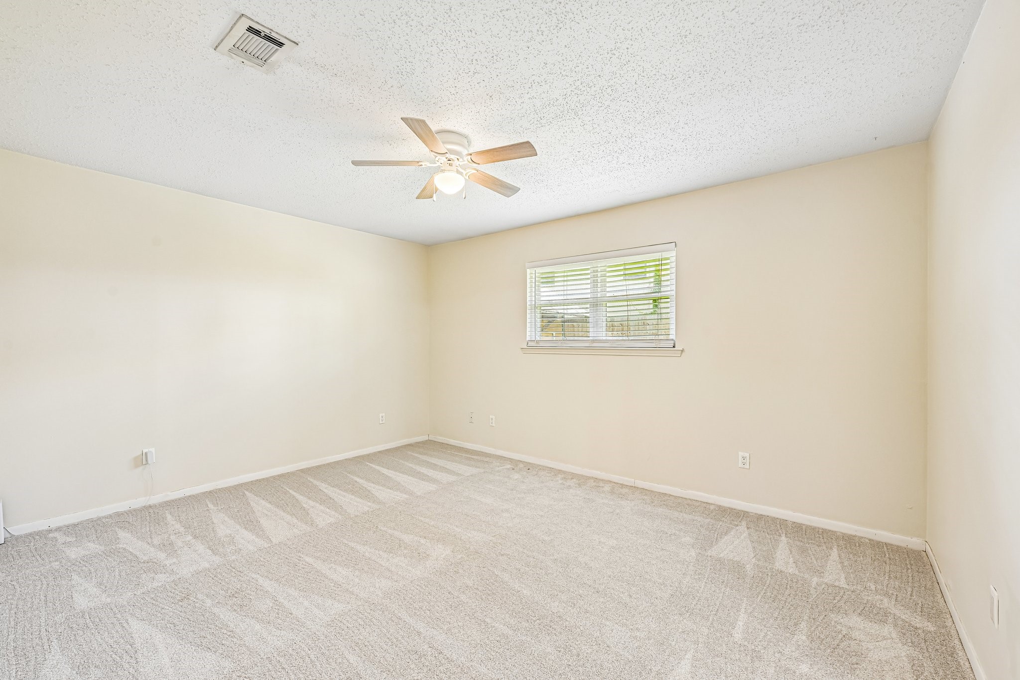 8 Arlington Street Conroe, TX 77301 - Photo 23 of 37 Primary Bedroom - see earlier photos for virtually staged.