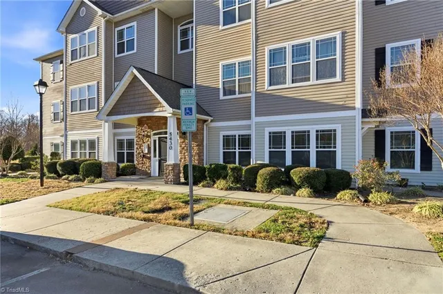 $162,900 | 5430 Forester Drive, Unit 2D, High Point, NC 27265