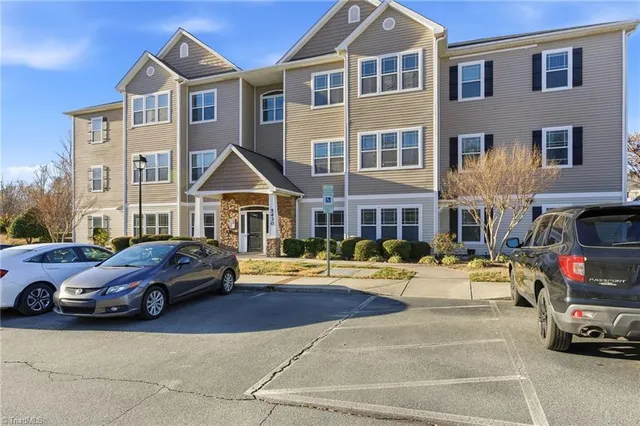 $162,900 | 5430 Forester Drive, Unit 2D, High Point, NC 27265