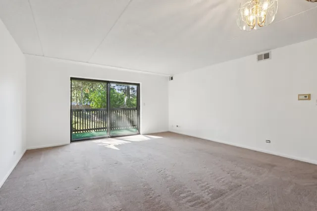 $183,900 | 920 Vose Drive, Unit 106, Gurnee, IL 60031