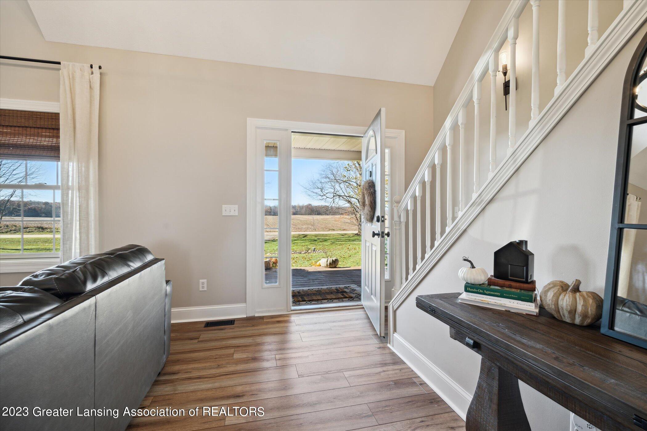 5477 Colby Road Owosso, MI 48867 - Photo 14 of 49 07-5477-Colby-Rd-Owosso-MI-48867-WindowS