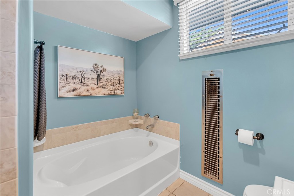 4231 Maplewood Place Riverside, CA 92506 - Photo 17 of 33 a bathroom with a bathtub and a toilet