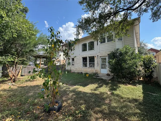a view of a yard in front of house