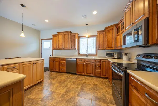 $799,000 | 33332 Lone Pine Drive, Browerville, MN 56438