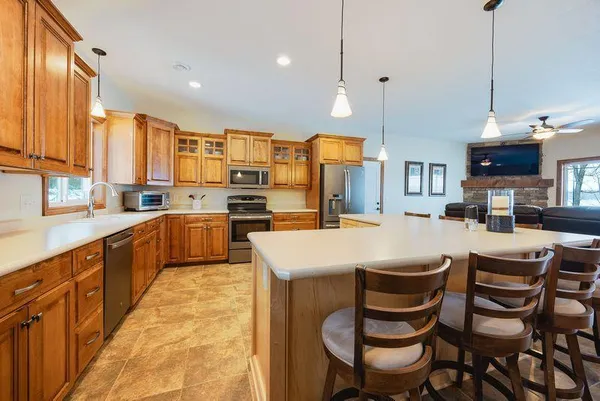 $699,999 | 33332 Lone Pine Drive, Browerville, MN 56438