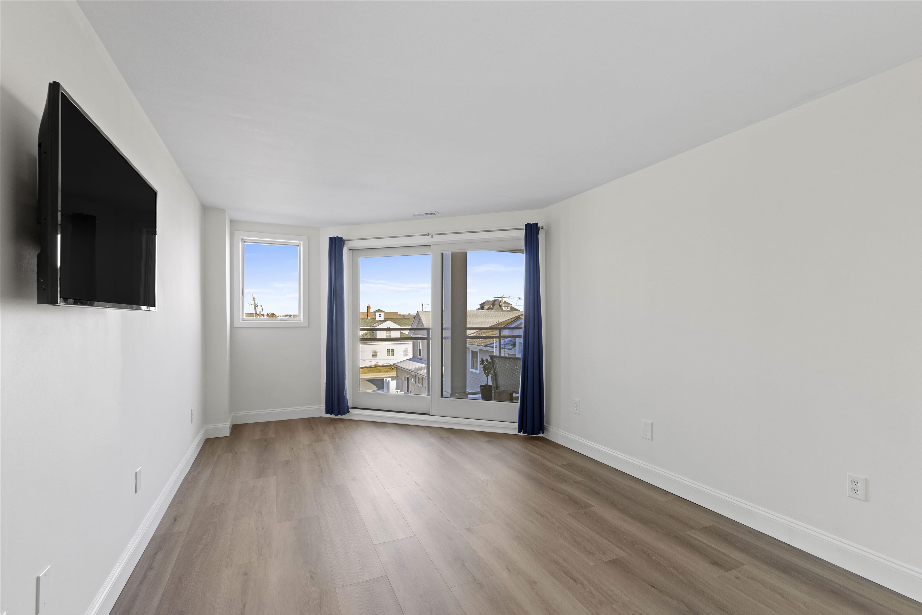 100 96th Street, Unit 304 Stone Harbor, NJ 08247 - Photo 32 of 34 a view of an empty room with wooden floor and a window