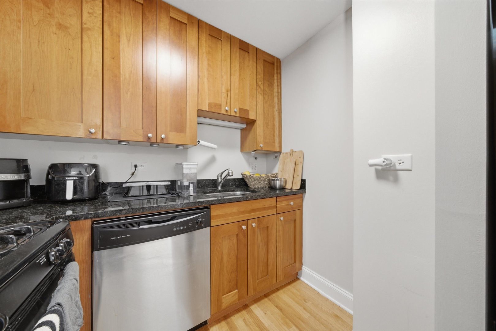 4144 North Sheridan Road, Unit 604 Chicago, IL 60613 - Photo 11 of 19