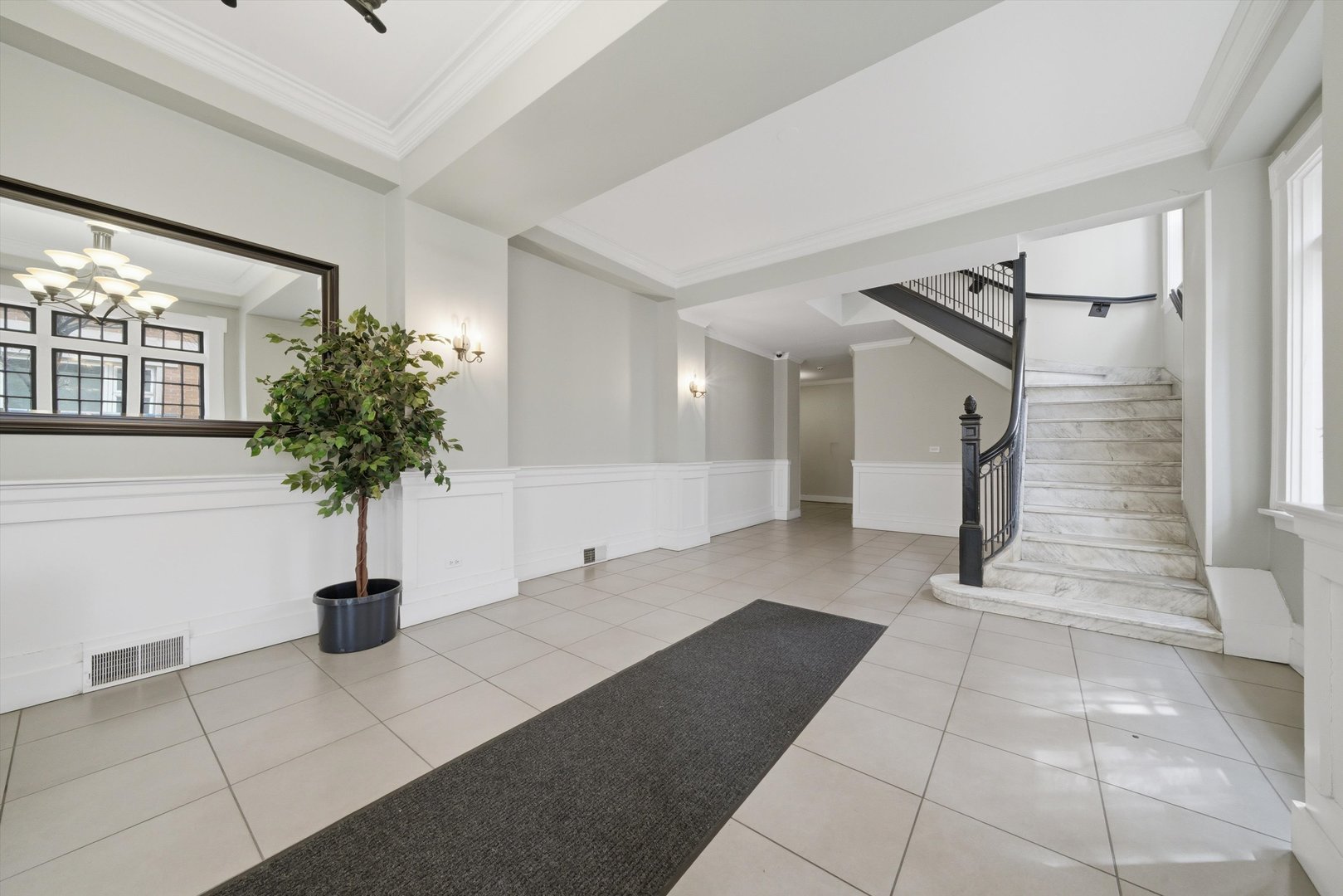 4144 North Sheridan Road, Unit 604 Chicago, IL 60613 - Photo 4 of 19