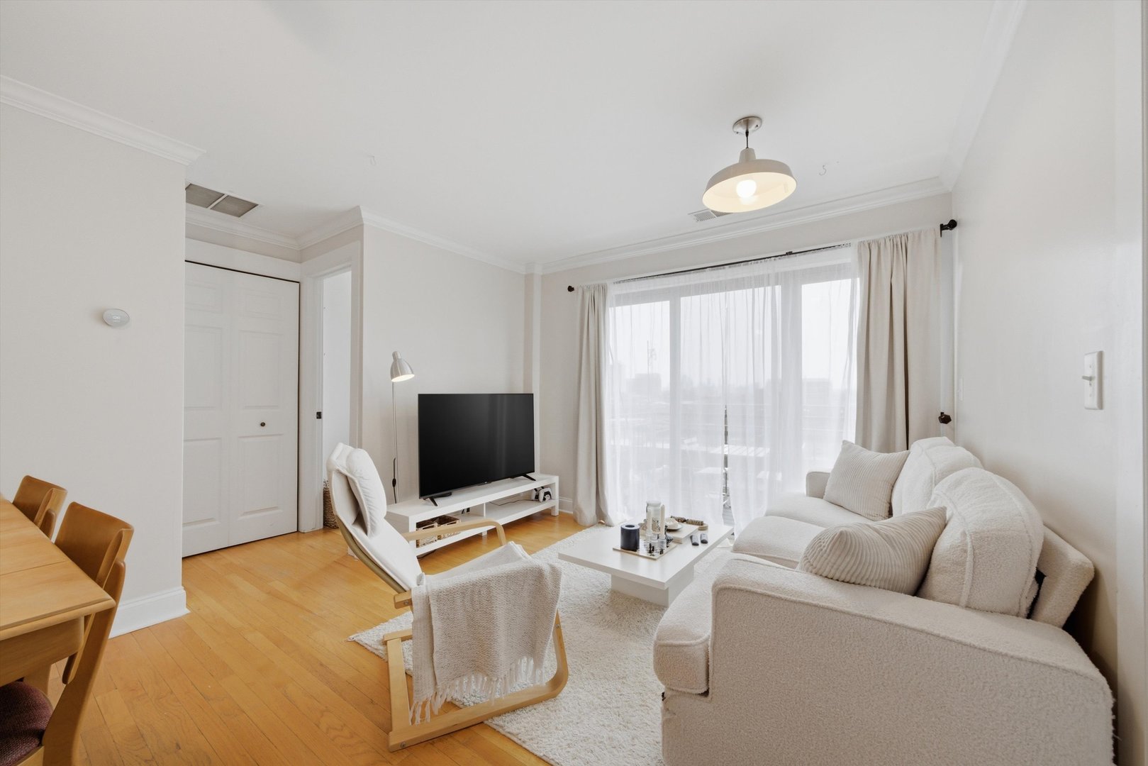 4144 North Sheridan Road, Unit 604 Chicago, IL 60613 - Photo 7 of 19