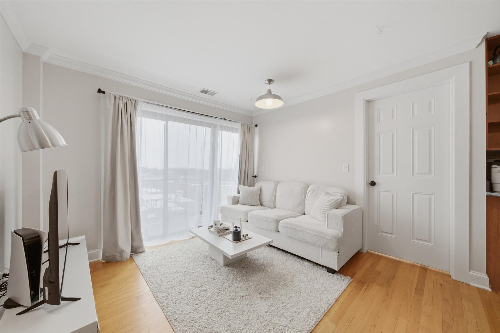 4144 North Sheridan Road, Unit 604 Chicago, IL 60613 - Photo 8 of 19