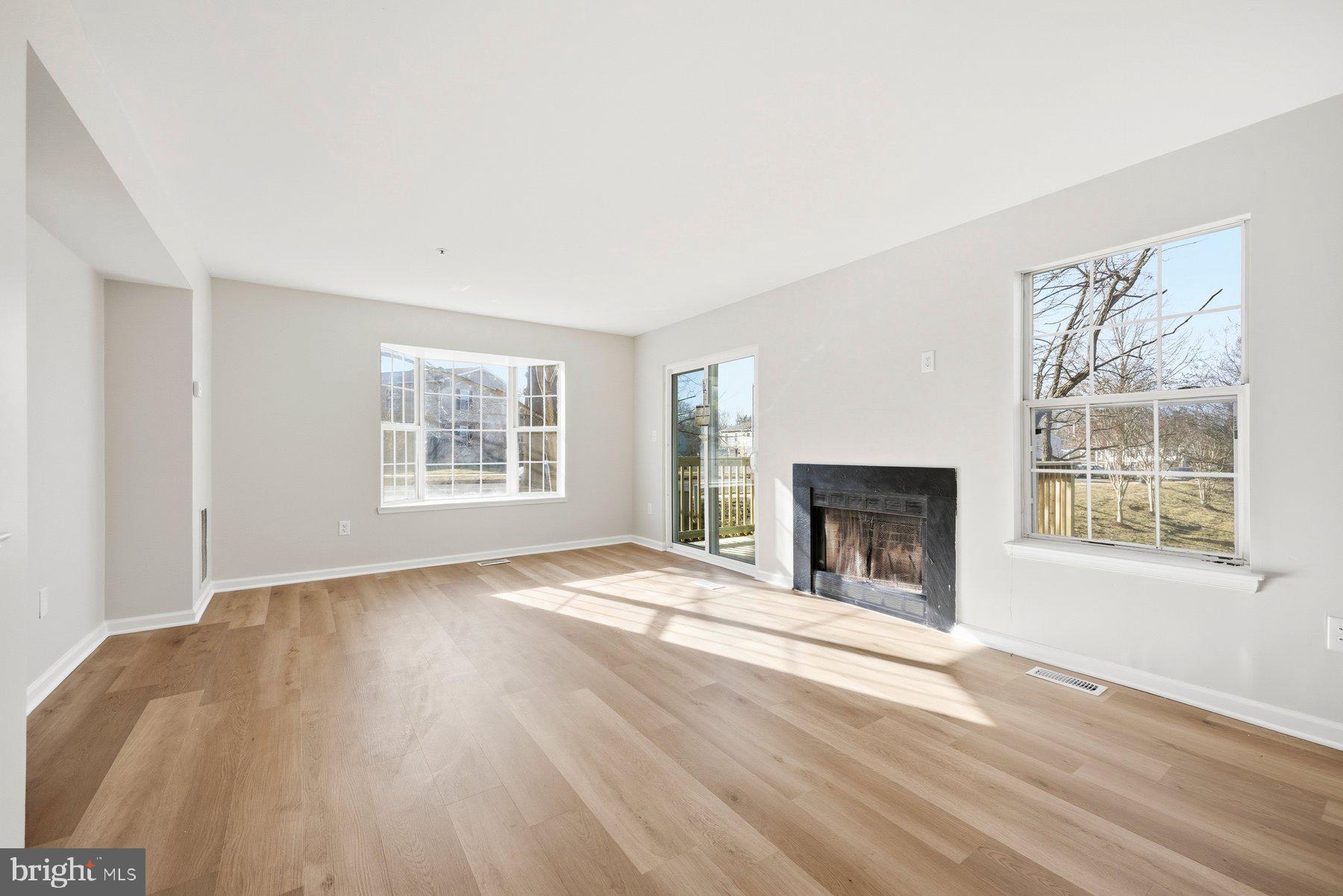 2901 Henson Bridge Terrace Fort Washington, MD 20744 - Photo 10 of 36 Large FR with Fireplace