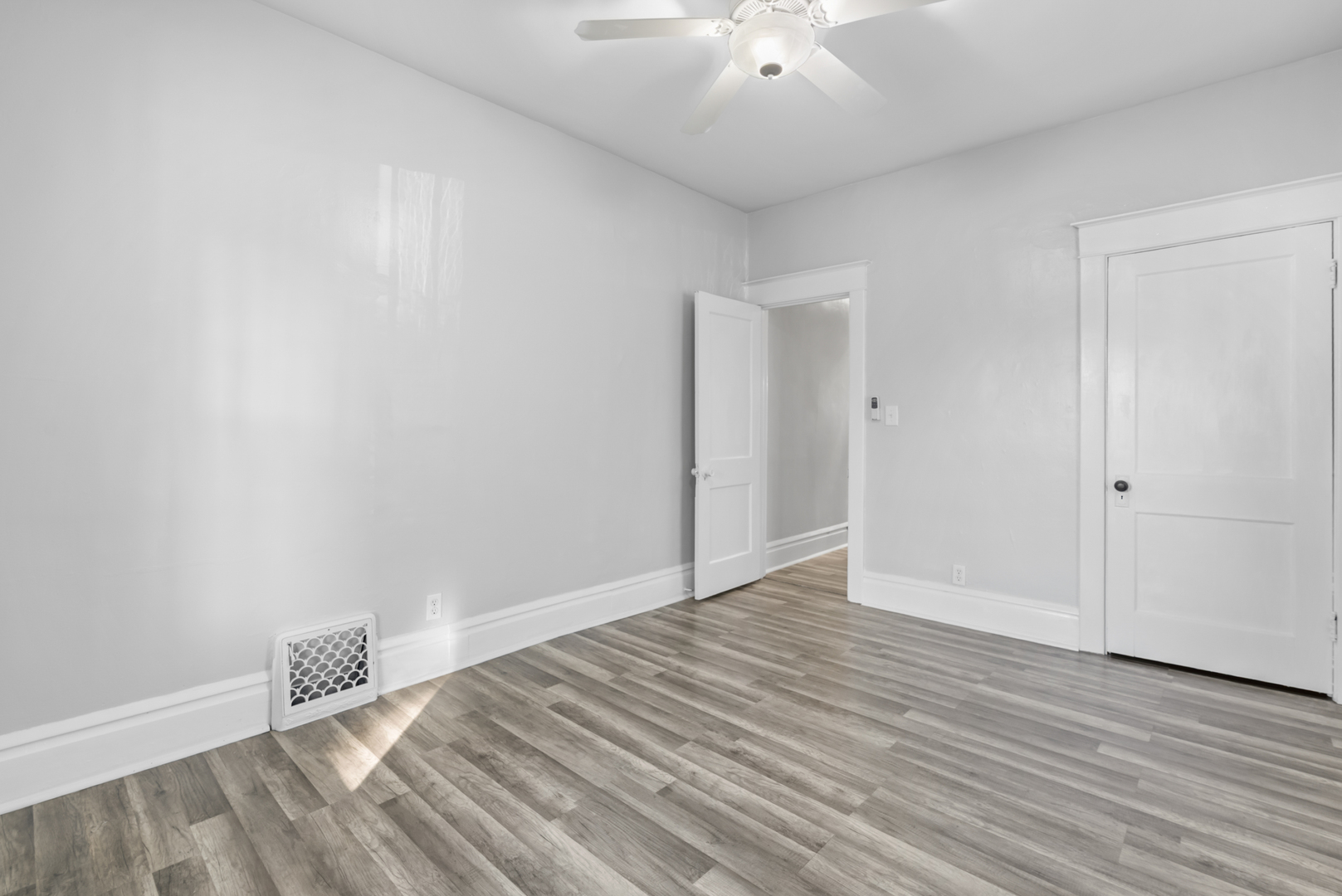 446 Seminary Avenue Aurora, IL 60505 - Photo 11 of 41 wooden floor in an empty room