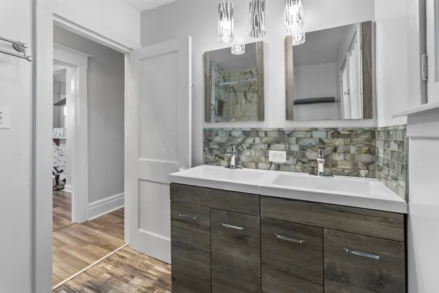 $330,000 | 446 Seminary Avenue, Aurora, IL 60505