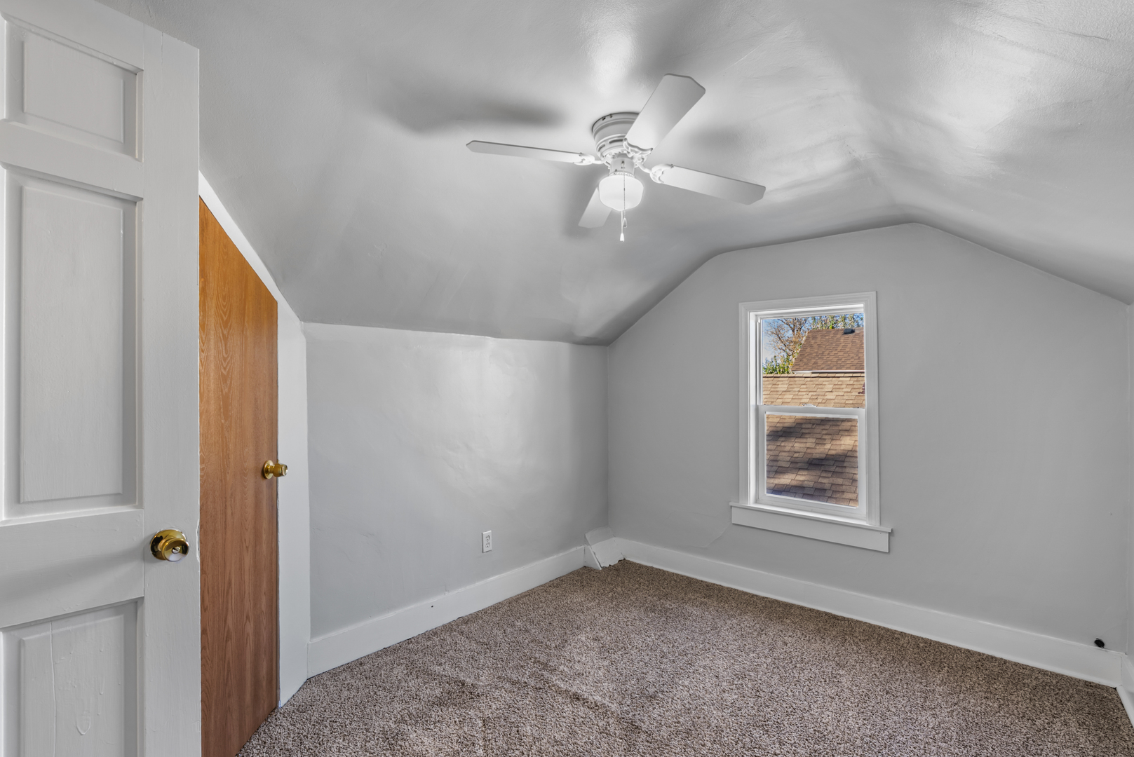 446 Seminary Avenue Aurora, IL 60505 - Photo 20 of 41 an empty room with windows and fan