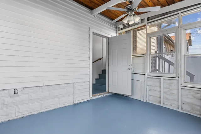 $330,000 | 446 Seminary Avenue, Aurora, IL 60505