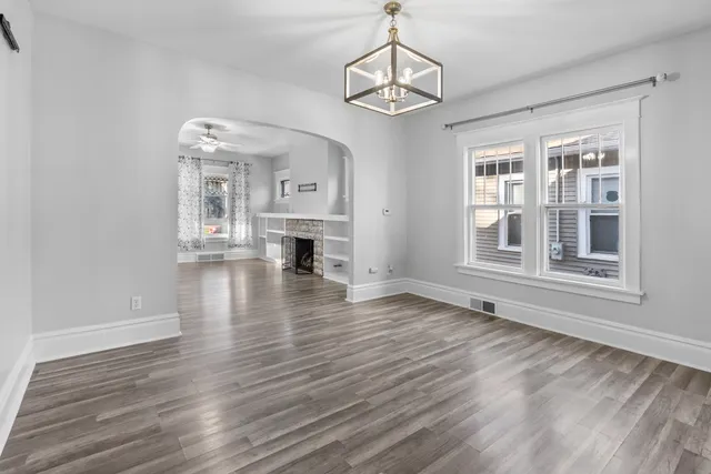 $330,000 | 446 Seminary Avenue, Aurora, IL 60505