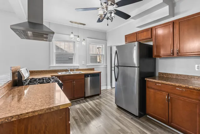 $330,000 | 446 Seminary Avenue, Aurora, IL 60505