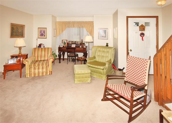 49 Luden Street Springfield, MA 01118 - Photo 3 of 16 Gallery Image 3