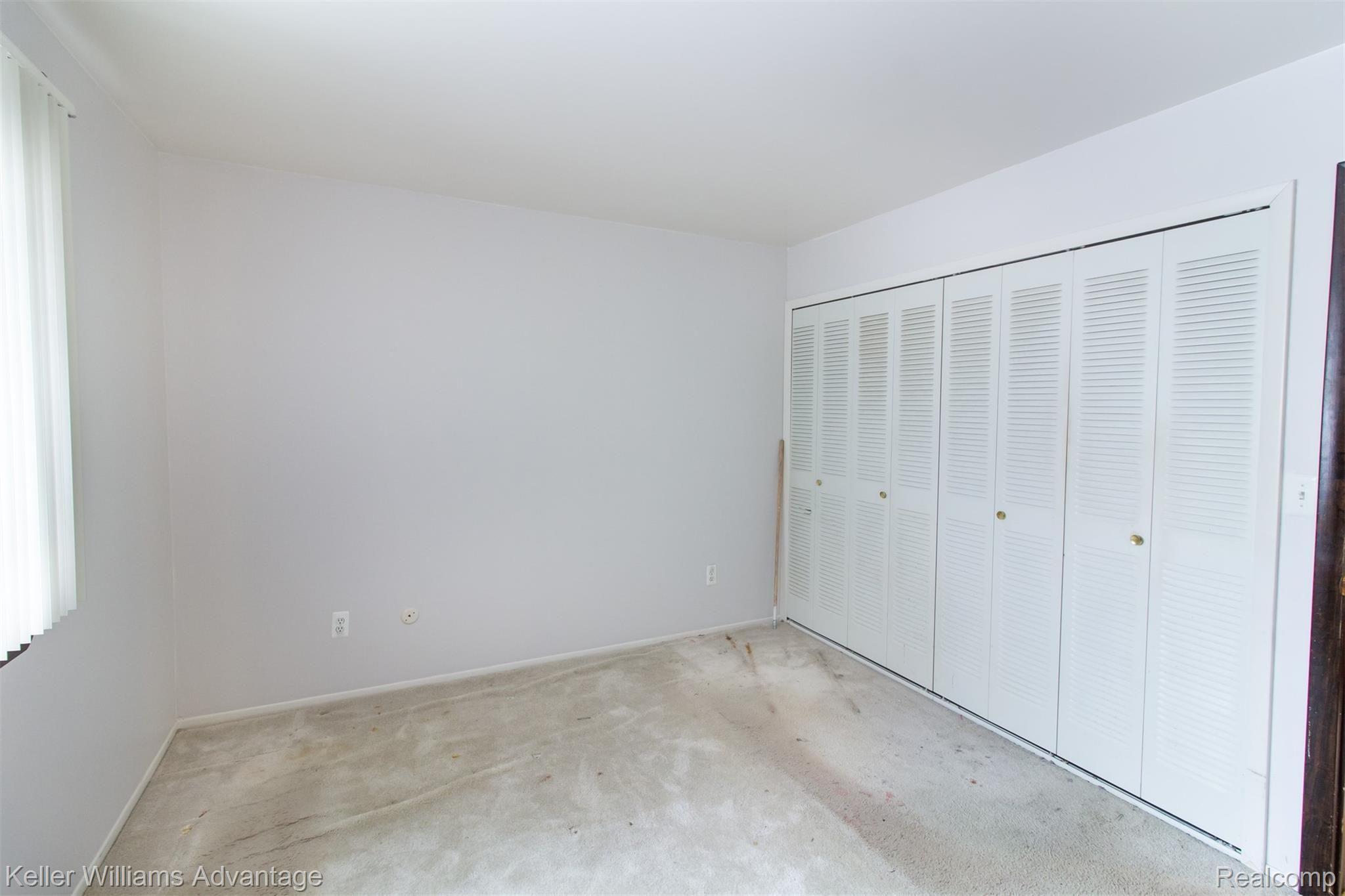 24861 Greenhill Road Warren, MI 48091 - Photo 10 of 25 GreenhillRd_24861_MasterBed_02.jpg