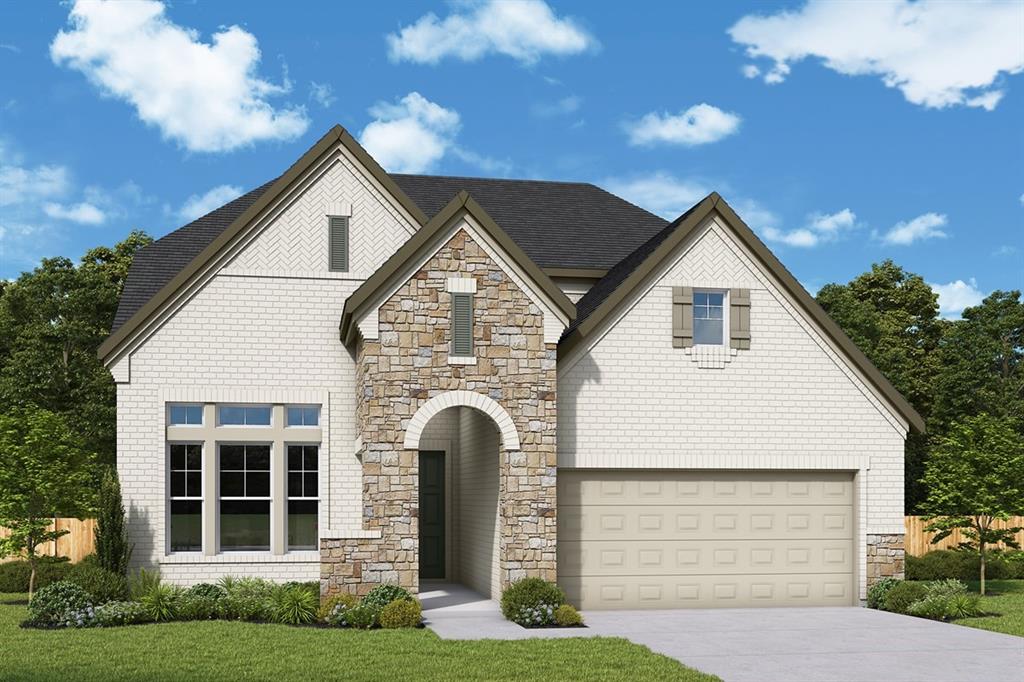 a view of front a house with a yard