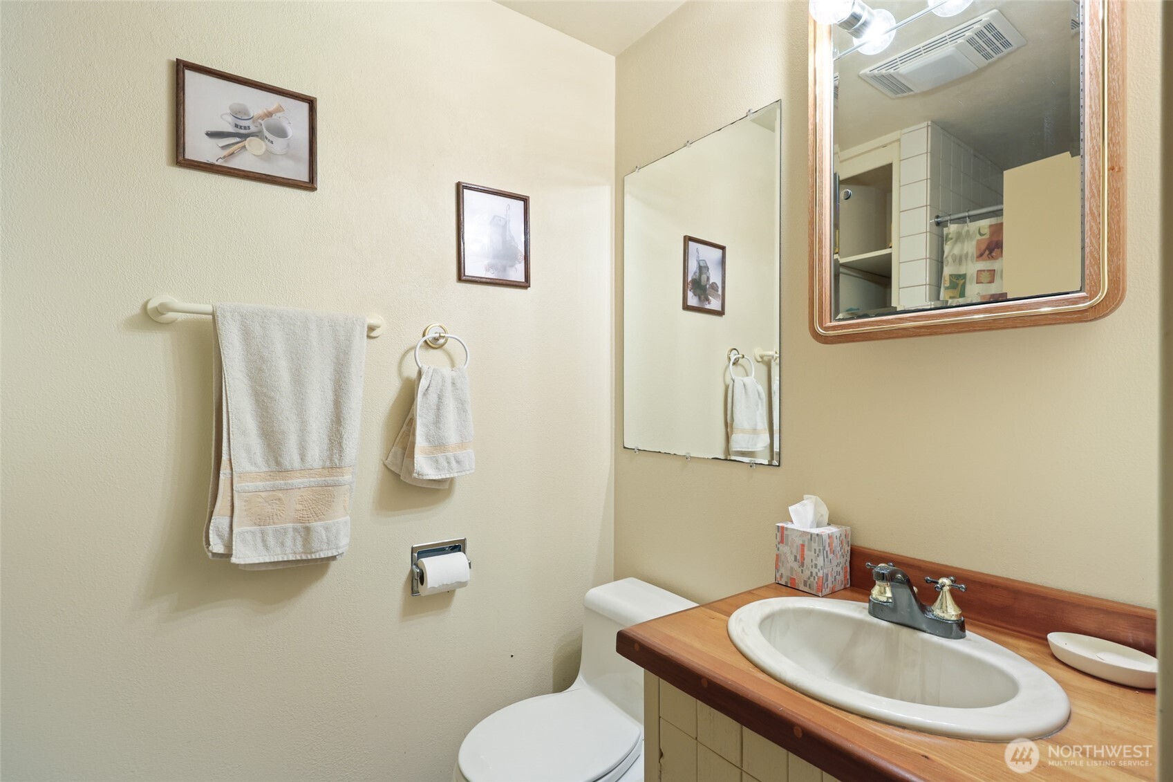2484 Spencer Road Salkum, WA 98582 - Photo 25 of 36 a bathroom with a sink toilet and mirror