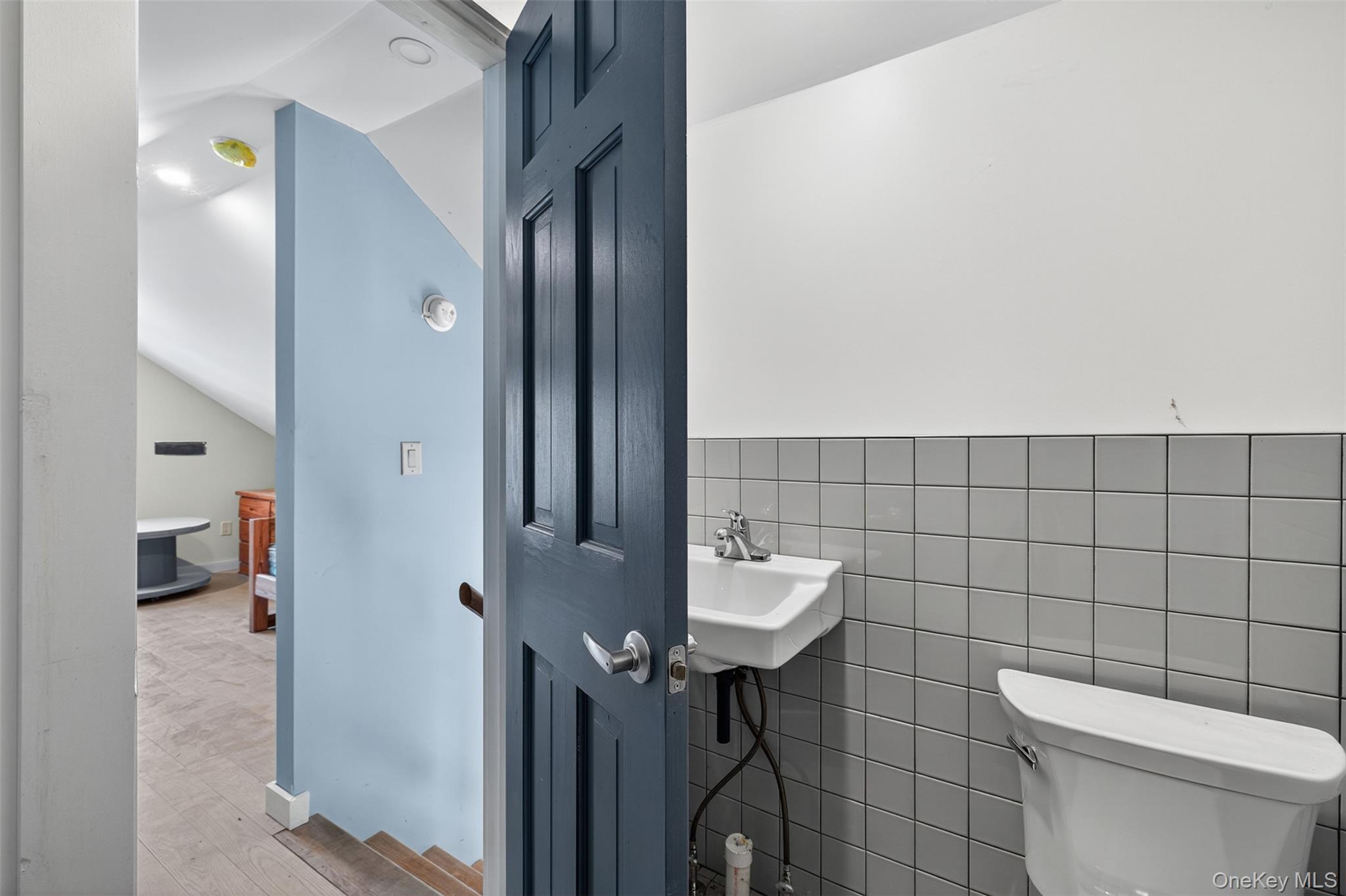 321 Burnt Meadow Road Gardiner, NY 12525 - Photo 31 of 46 a bathroom with a toilet a sink and mirror