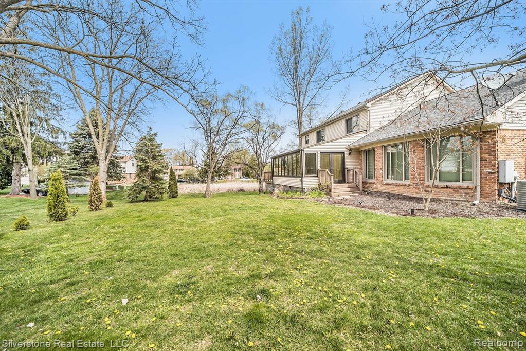 873 North Adams Road Rochester Hills, MI 48309 - Photo 4 of 37
