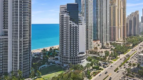 $715,000 | 18001 Collins Avenue, Unit 2605, Sunny Isles Beach, FL 33160