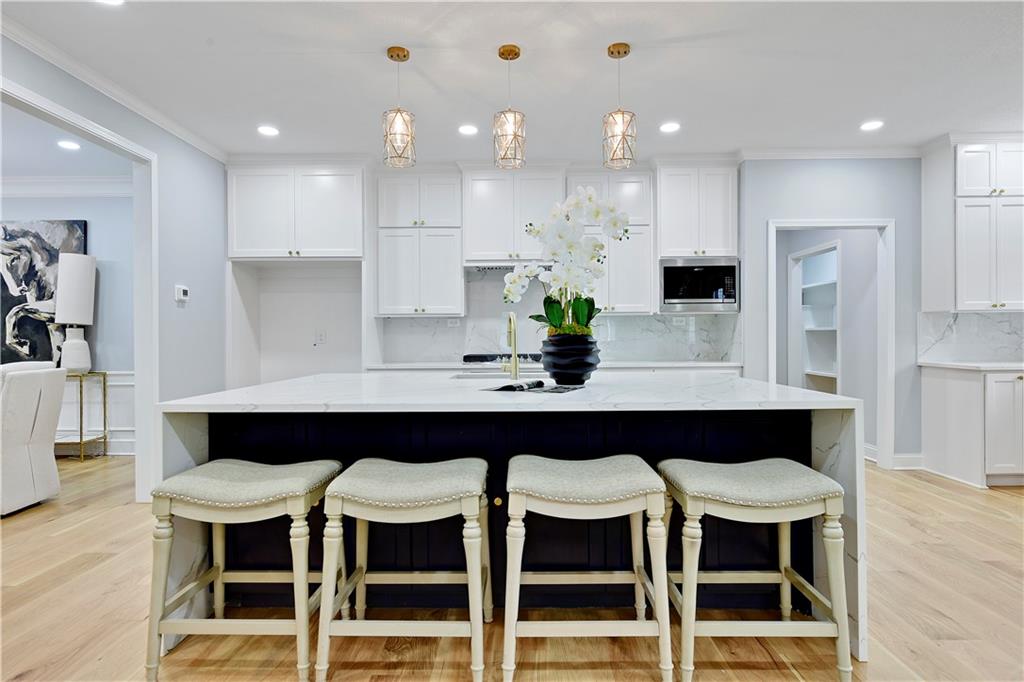 12650 Sherwood Drive Leawood, KS 66209 - Photo 2 of 50