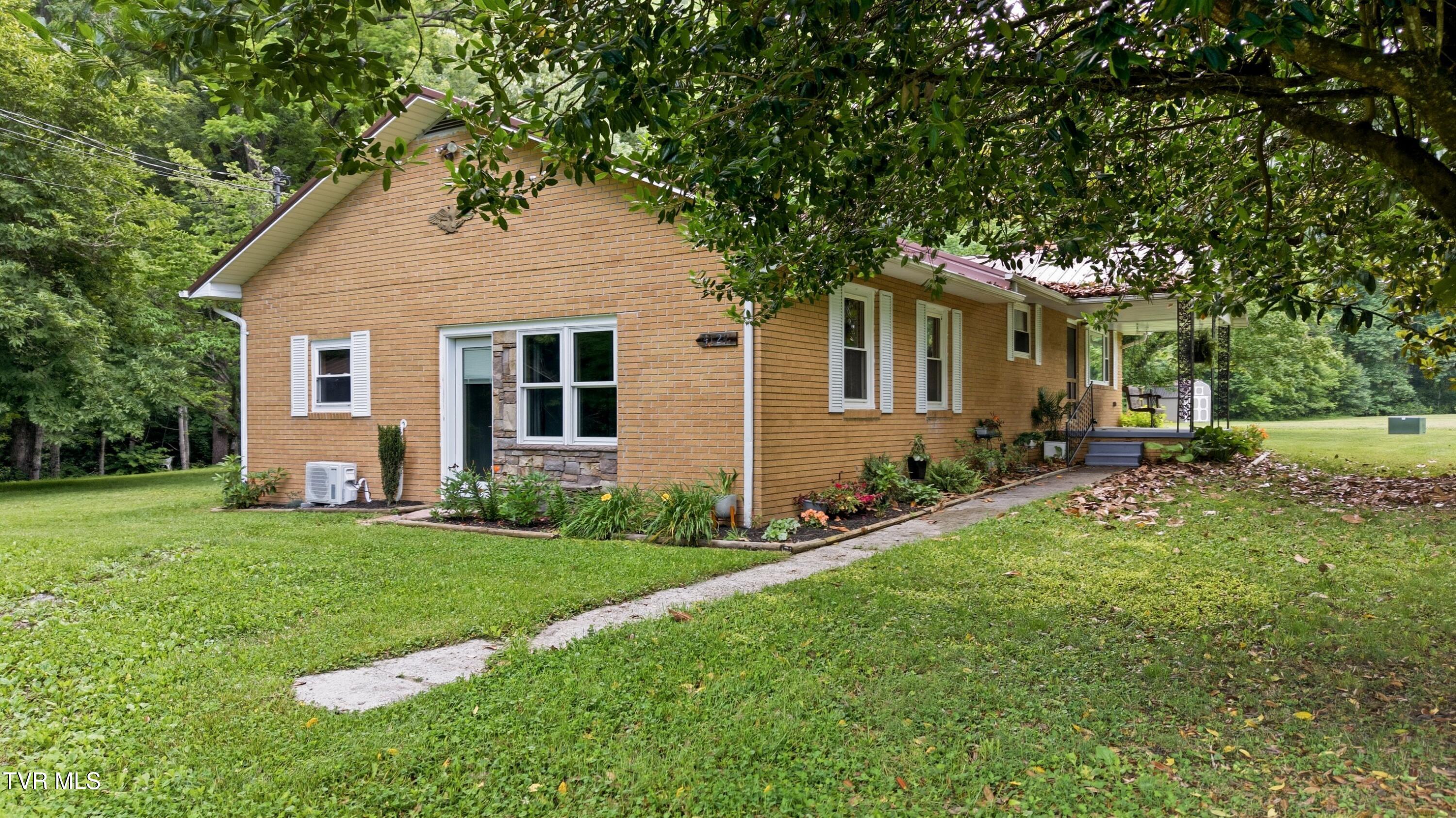 4124 Big Creek Road Hartford, TN 37753 - Photo 2 of 56 003-4124BigCreekRoad-Hartford-TN-37753-S