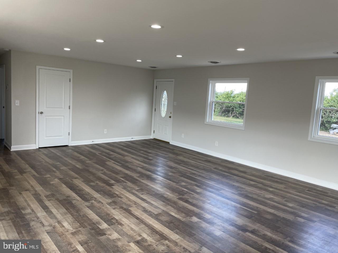 1213 Old Love Point Road Stevensville, MD 21666 - Photo 2 of 31 Living Room