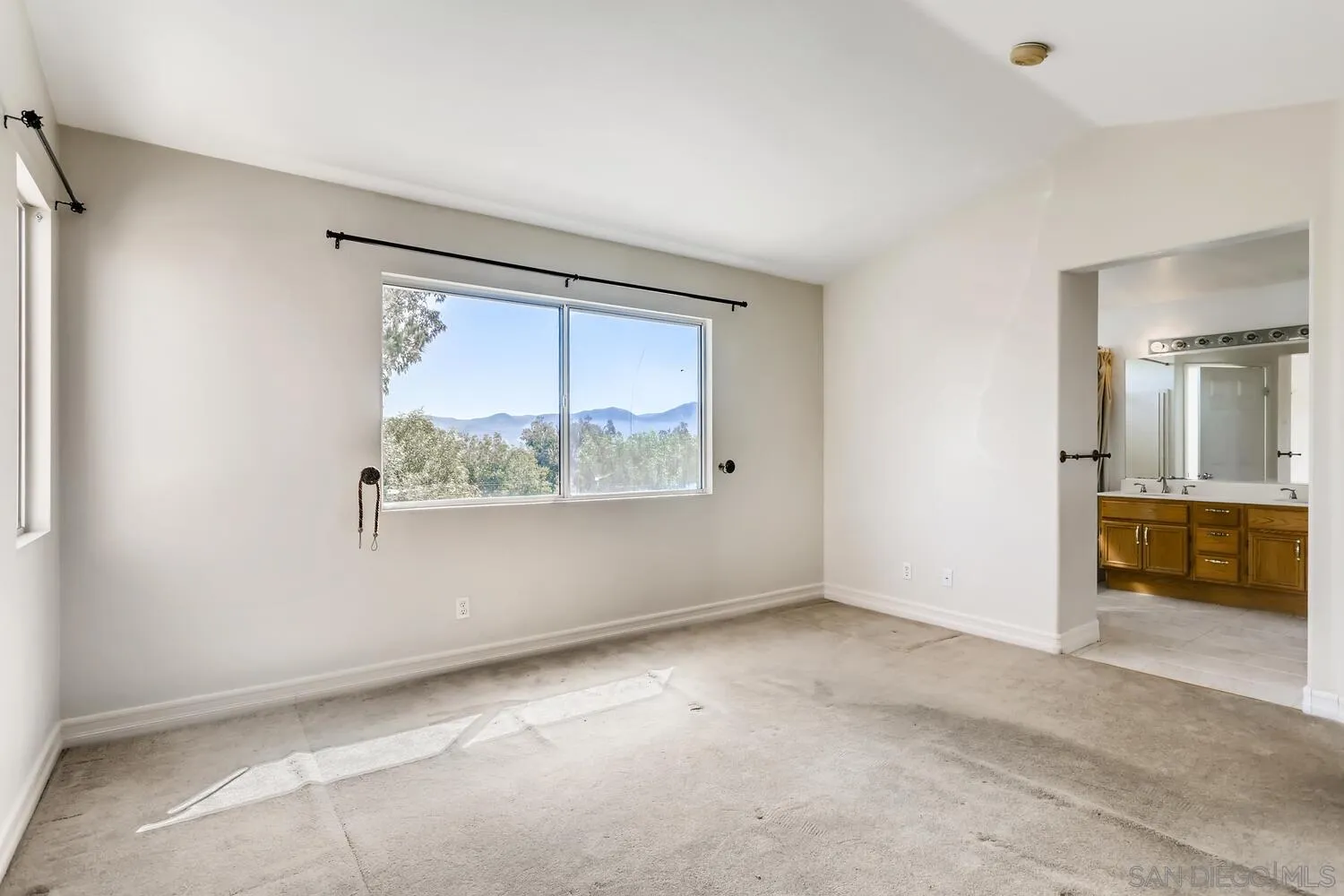 545 Shenandoah Road Corona, CA 92879 - Photo 7 of 11 an empty room with a window