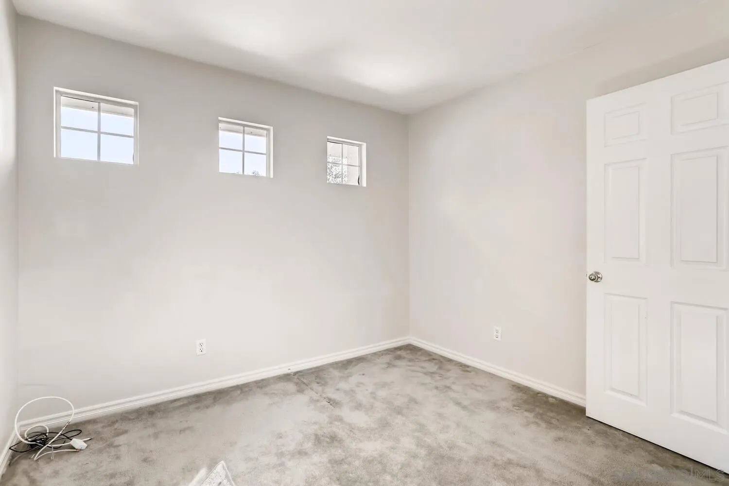 545 Shenandoah Road Corona, CA 92879 - Photo 10 of 11 an empty room with windows