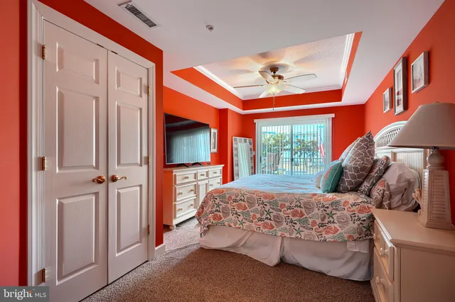 a sign that is sitting in front of a building