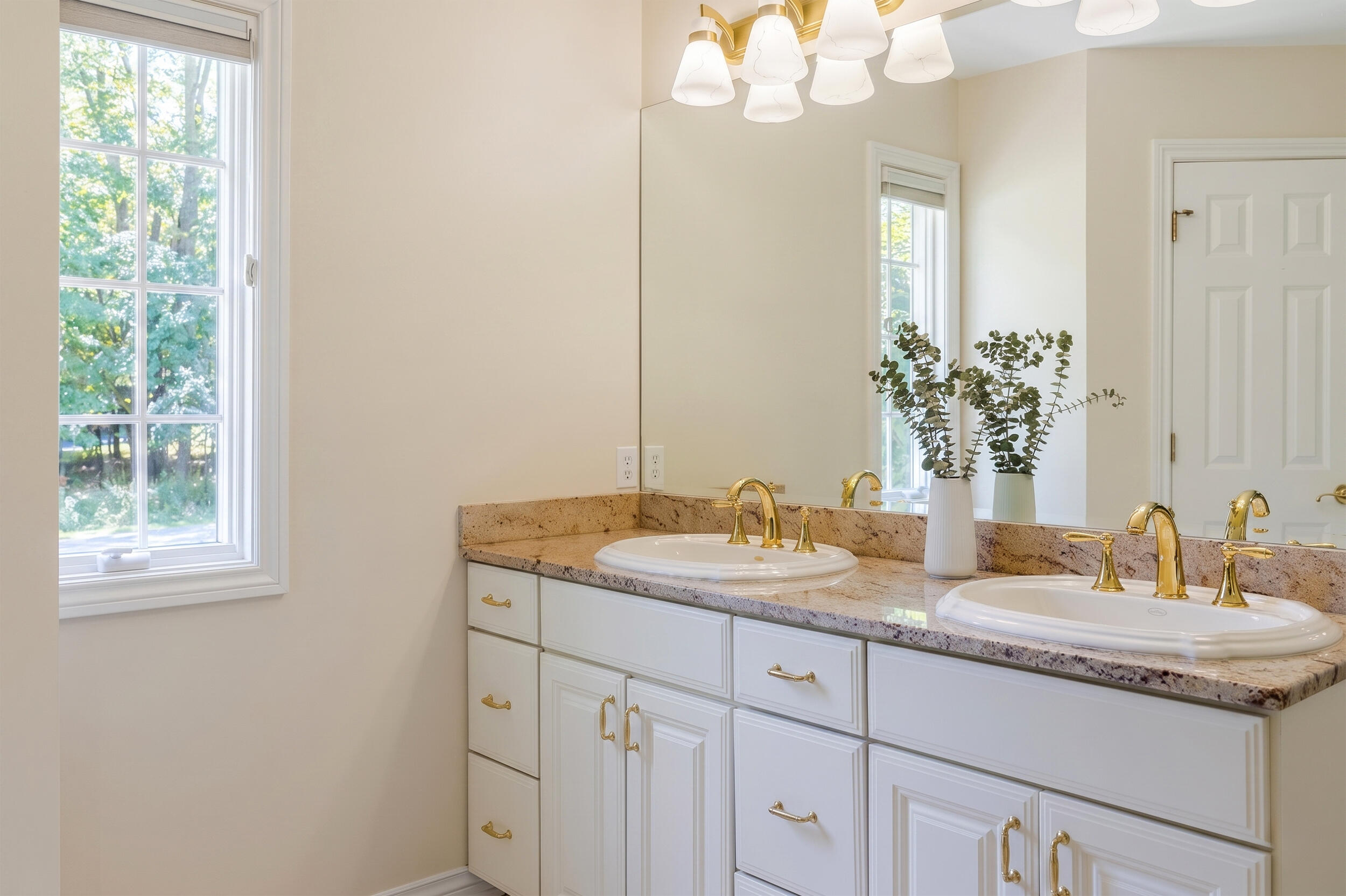 1722 West Kilgore Road Kalamazoo, MI 49008 - Photo 27 of 54 Kilgore_1722_Interior (1)