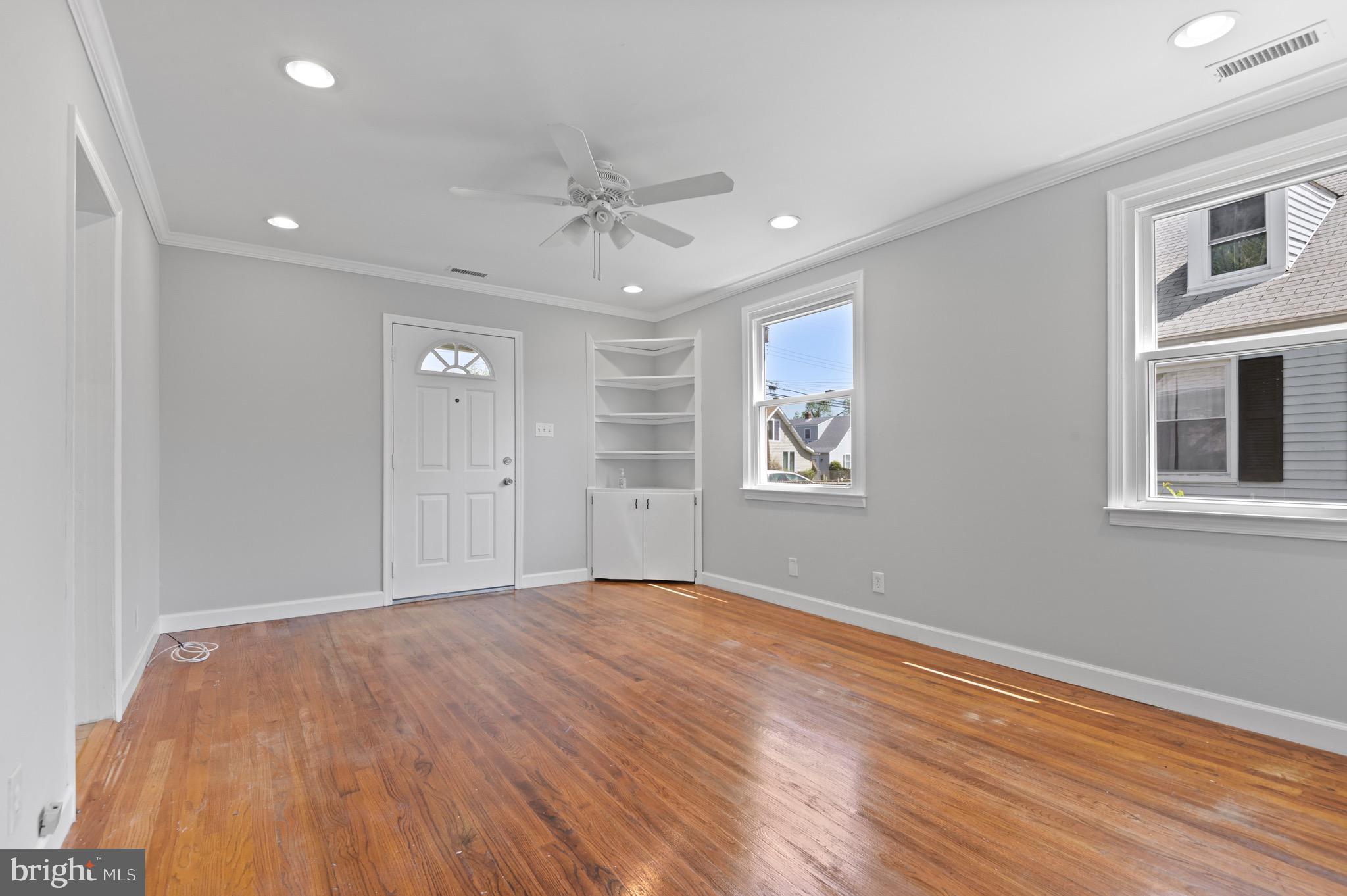 8111 Bullneck Road Baltimore, MD 21222 - Photo 2 of 26 Living room