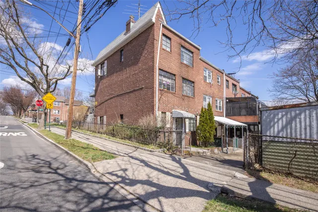 $799,999 | 1774 Pitman Avenue | Wakefield