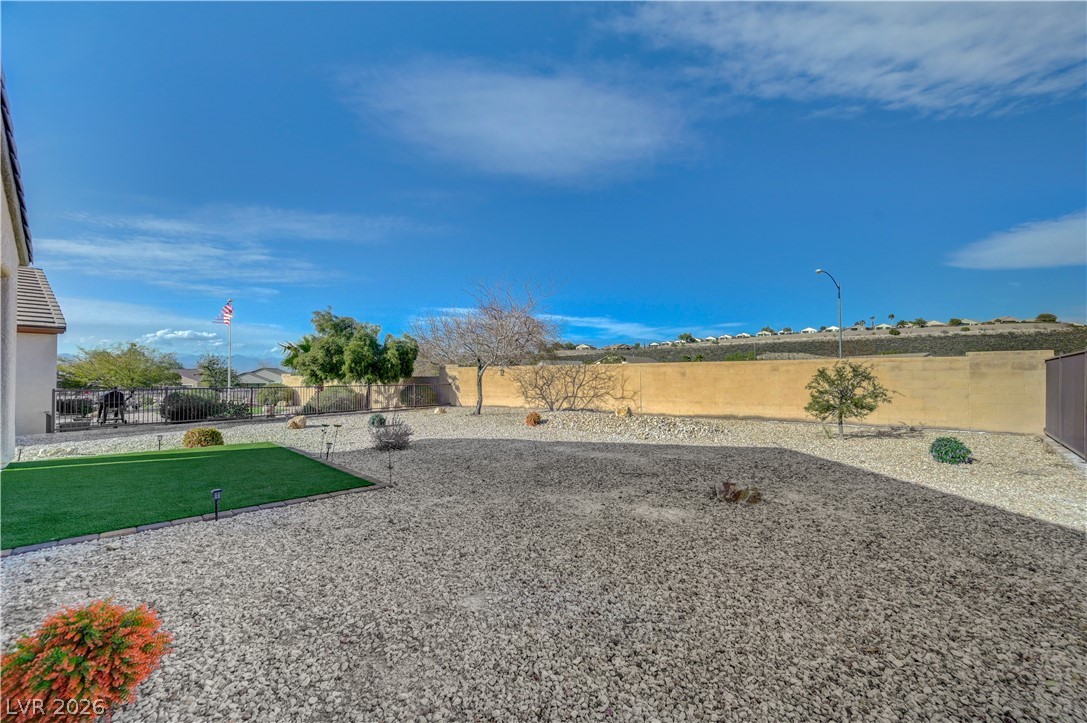 2576 Binary Stars Street Henderson, NV 89044 - Photo 33 of 61